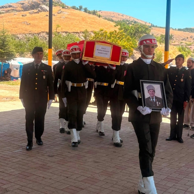 Vefat eden Kıbrıs gazisi toprağa verildi