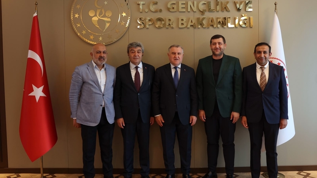 Kayserispor'dan Bakan Bak'a ziyaret