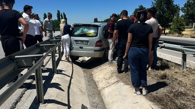 Burdur'da otomobil refüje çıktı: 6 yaralı