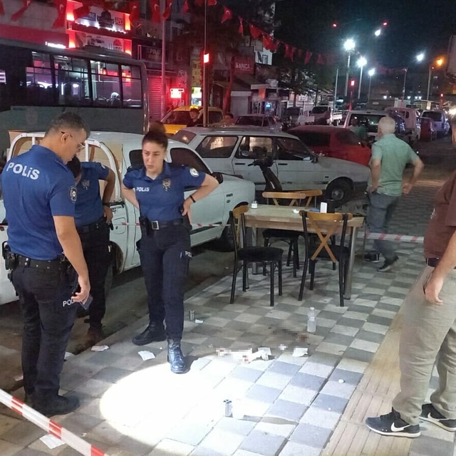 Motosiklet kasklı şüphelinin silahlı saldırısında yaralandı