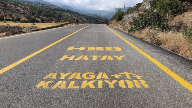 Hatay Büyükşehir Belediyesi, 2024 Nisan'dan bu yana 2 bin 704 km'lik yol ağını yeniledi
Hatay Büyükşehir Belediyesi, Ağustos ayında 85 farklı noktada asfalt çalışmasını sürdürecek