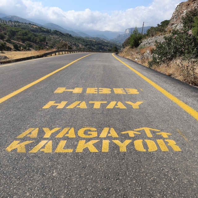 Hatay Büyükşehir Belediyesi, 2024 Nisan'dan bu yana 2 bin 704 km'lik yol ağ...