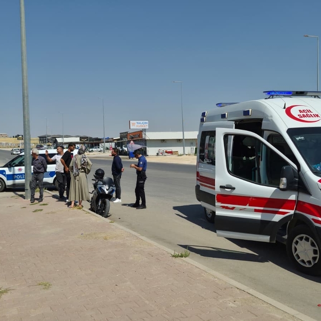 Otomobille motosiklet çarpıştı: 1 yaralı