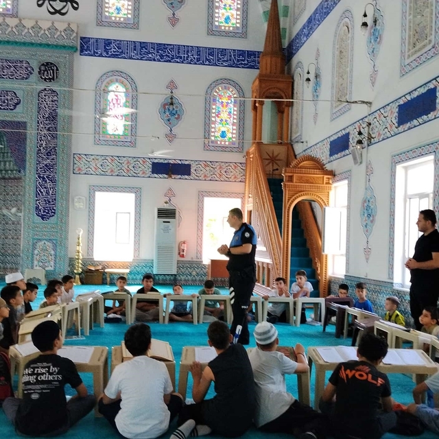Polislerden çocuklara hayat kurtaran bilgiler