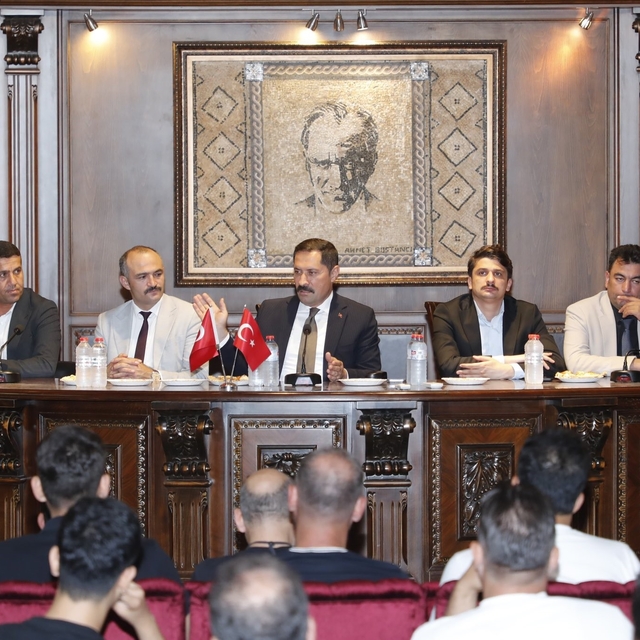 Depremin ardından inşa edilen Antakya Yeni Ayakkabıcılar Sanayi Sitesi'ne e...