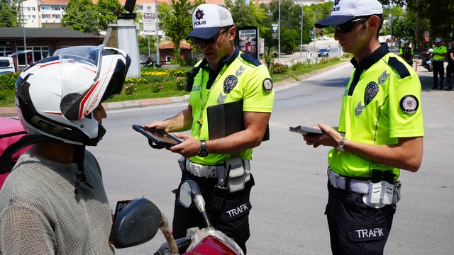 Edirne Emniyeti'nden motosiklet kazalarına karşı eğitim hamlesi
Edirne Polisinden ceza yerine eğitim
Motosiklet kazalarını azaltacak yeni uygulama