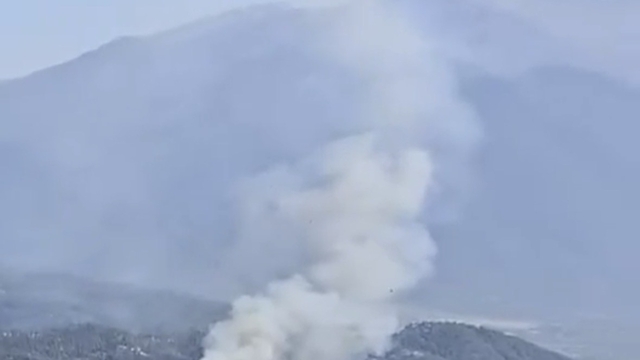 Denizli'de ormanlık alana yakın bölgede arazi yangını çıktı