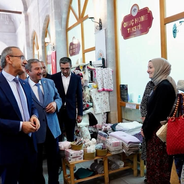 Başkan Bozkurt, Tarihi Bedesten'de kadın girişimciler ve esnafla buluştu
