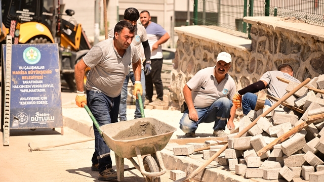 Manisa'nın yeni yerleşim yeri Akgedik'te yollar yenileniyor