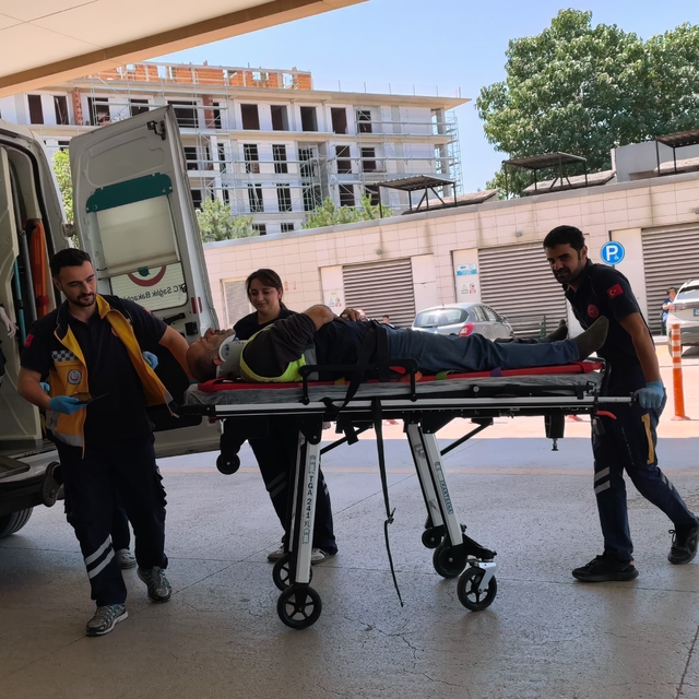 Otomobil ile geri dönüşüm aracının karıştığı kazada 1 kişi yaralandı