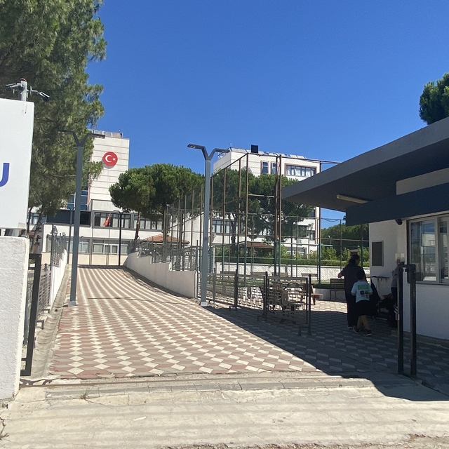 Ayvalık ve Gömeç'te yangından etkilenen köylüler devlet koruması altında
54...