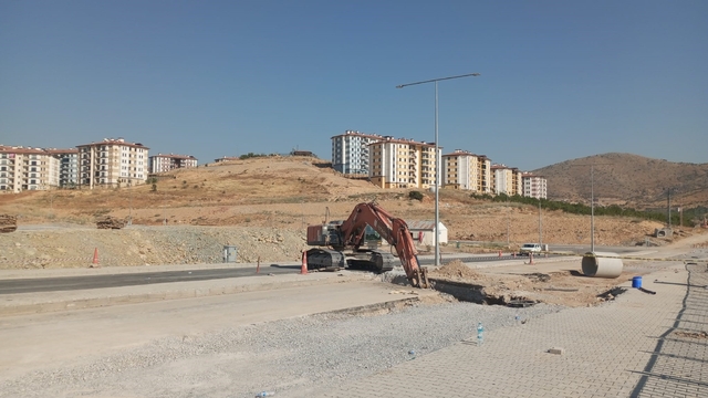 Malatya'da yol çalışmaları sırasında göçük: 2 işçi toprak altında kaldı
