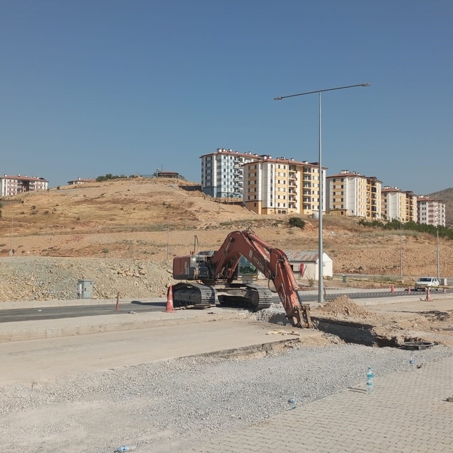 Malatya'da yol çalışmaları sırasında göçük: 2 işçi toprak altında kaldı