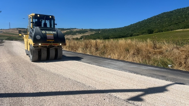 Karacabey ve Mustafakemalpaşa'da yollar yenileniyor