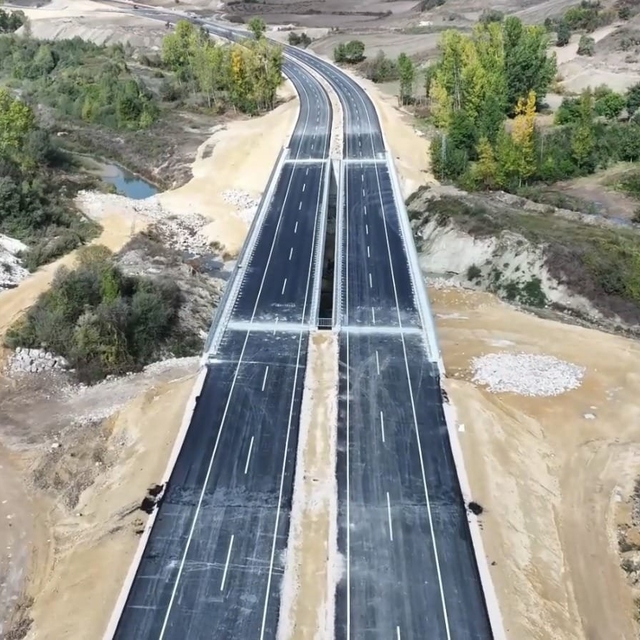 Yaklaşık 4 milyar TL proje bedelli yolda çalışmalar sürüyor