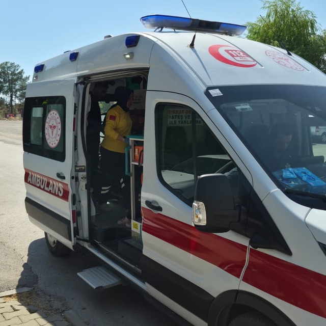 Otomobille motosiklet çarpıştı: 1 yaralı