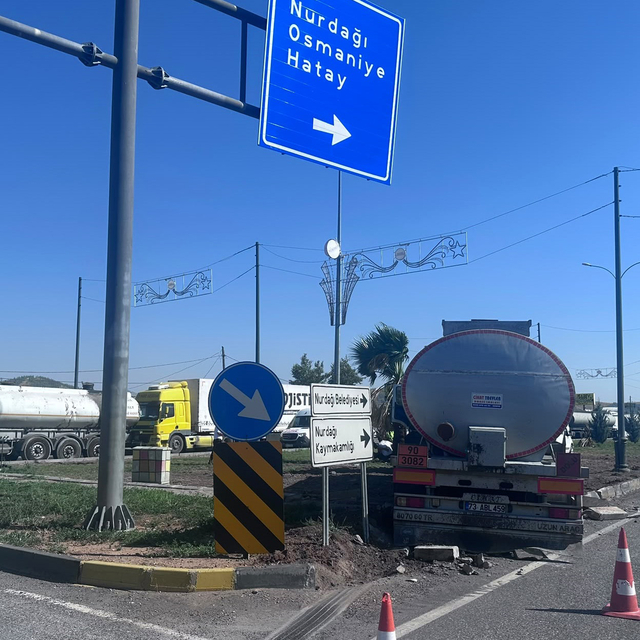 Tankerle hafif ticari araç çarpıştı: 1 yaralı