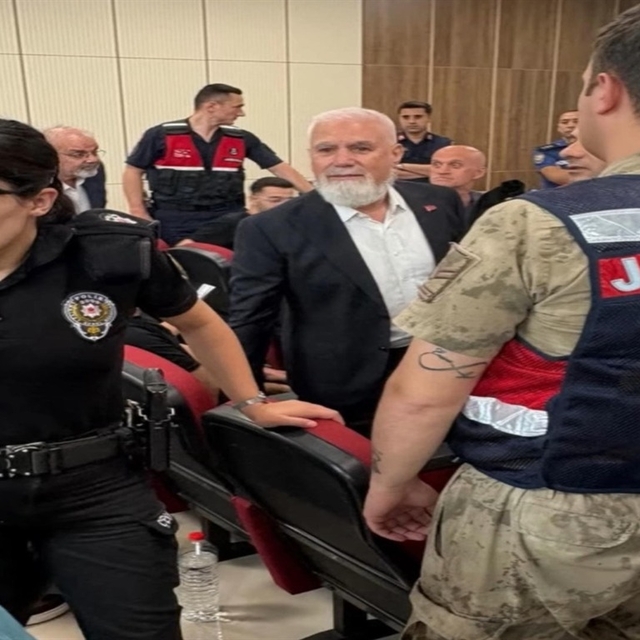 Görevinden uzaklaştırılan Büyükşehir Belediye Başkanı Bozbey'in yargılanmas...