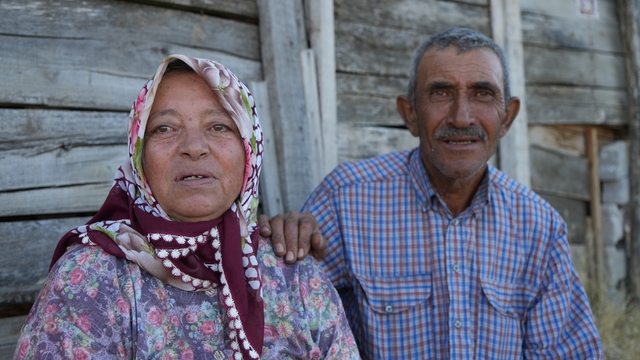 Evleri yanan kadın gözyaşı döken eşini teselli etti: "Ağlama, canımıza bir şey olmadı"