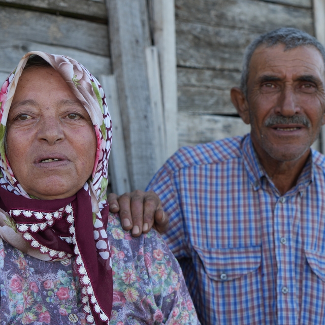 Evleri yanan kadın gözyaşı döken eşini teselli etti: "Ağlama, canımıza bir...