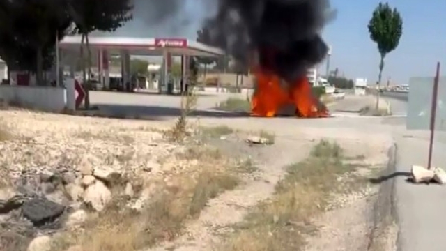 Gaziantep'te seyir halindeki otomobil alev topuna döndü