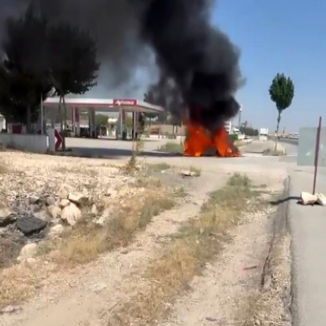Gaziantep'te seyir halindeki otomobil alev topuna döndü