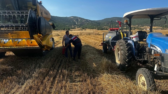 Bilecik'te biçerdöver operatörlerine yangın eğitimi