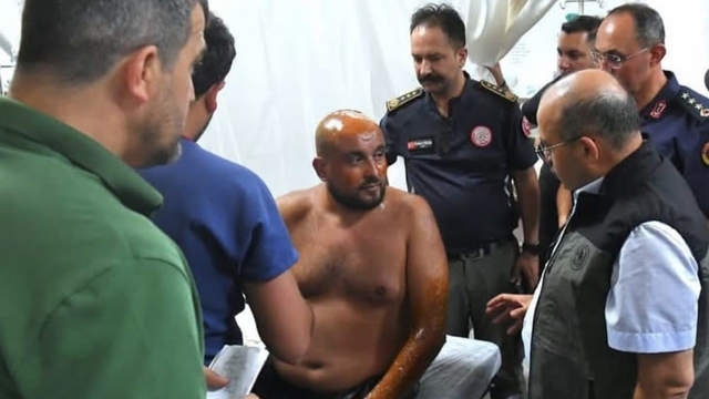 Yangında İHA muhabiri ve İtfaiye Daire Başkanı yaralandı
İhlas Haber Ajansı muhabiri, İtfaiye Daire Başkanı ile birlikte itfaiye ve orman personeli 5 kişi yaralandı