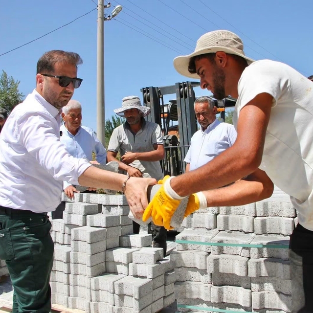 Tire'ye 20 bin metrekare kilit parke taşı desteği