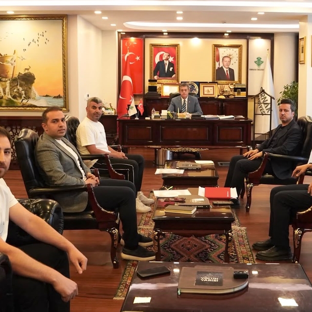 Şırnak Belediyesi futbol takımı için düğmeye bastı
Başkan Mehmet Yarka: "He...