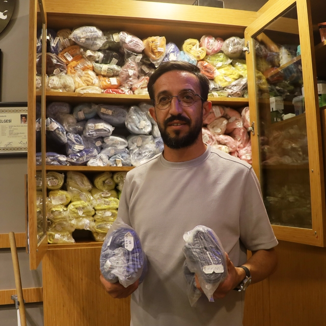 Erkek kuaförü, 25 yıldır devam eden hijyen kuralları ile dikkat çekiyor
Her...