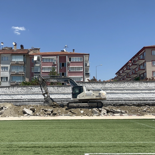 71 yıllık Gazi Atatürk Stadyumu'nda yıkım başladı, hatıralar hafızalarda ka...