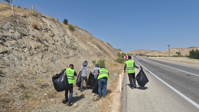 Elazığ'da 4 ton çöp toplandı