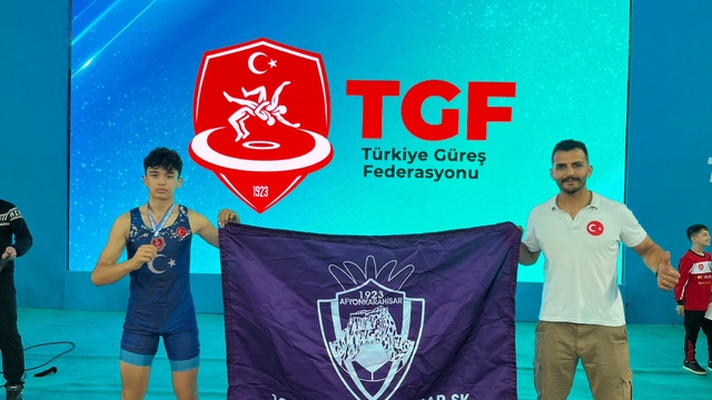 Afyonkarahisarlı güreşçi'den büyük başarı