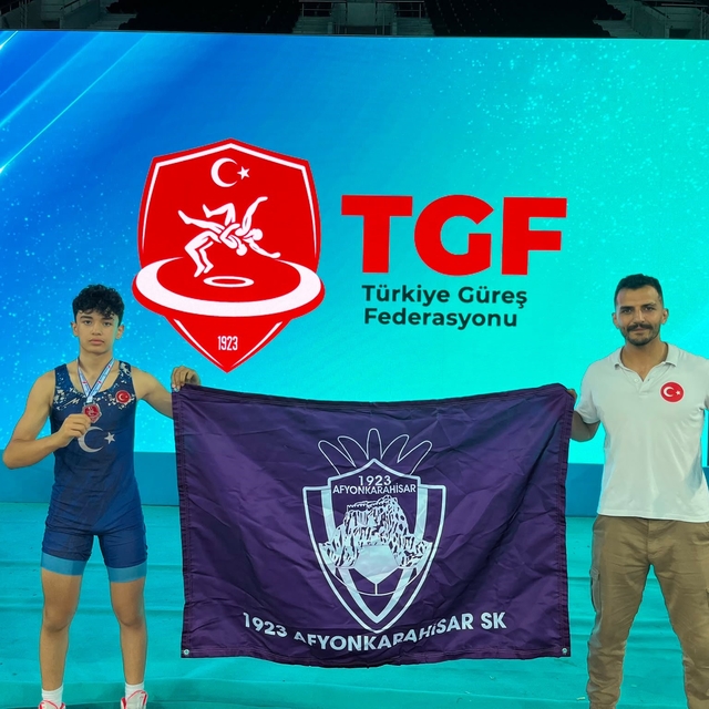 Afyonkarahisarlı güreşçi'den büyük başarı