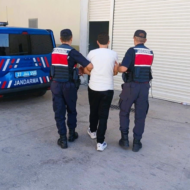 Silahlı yağma suçundan kesinleşmiş cezayla aranan şahıs yakalandı