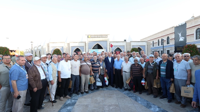 Konya Büyükşehir'in emeklilere "Hatırdan Hatıraya Kültür Turları" sürüyor
Hatırdan Hatıraya Kültür Turlarına katılan emeklilerle buluşan Başkan Altay:
"İyi ki Konya'da yaşıyoruz, iyi ki sizlere hizmet ediyoruz"