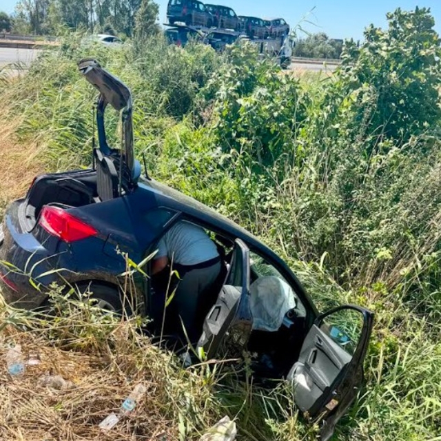 Bursa'da otomobil sulama kanalına devrildi; 1'i çocuk, 6 yaralı