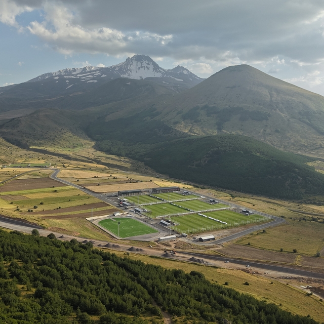 Büyükşehir'in spor vizyonu Erciyes'i yeni sezonun vazgeçilmez kamp merkezi...