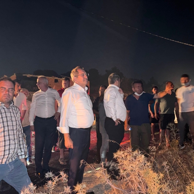 Ayvalık Belediye Başkanı Mesut Ergin: "Yangınla mücadele aralıksız sürüyor"