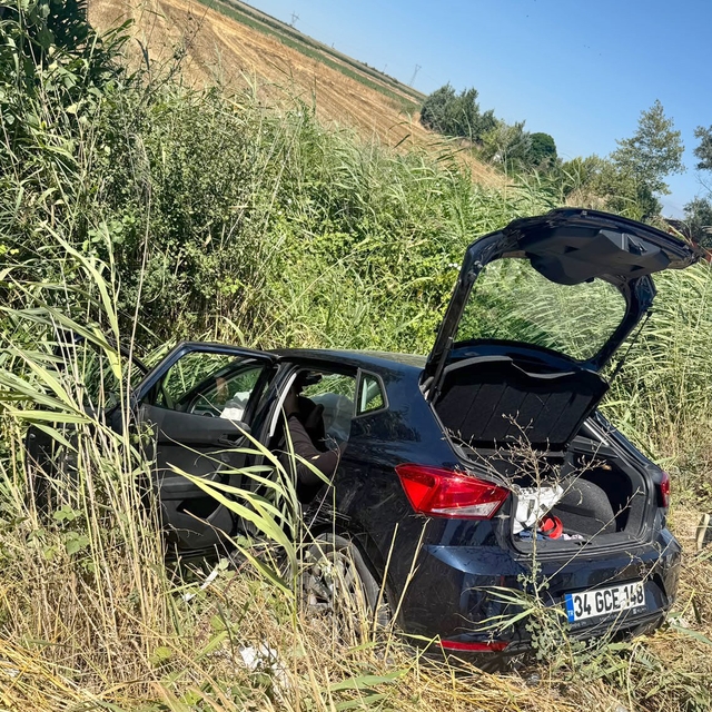 Karacabey'de otomobil sulama kanalına devrildi: 6 yaralı