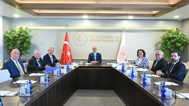 AK Partili başkanlar, Ulaştırma ve Altyapı Bakanı Uraloğlu ile görüşüldü