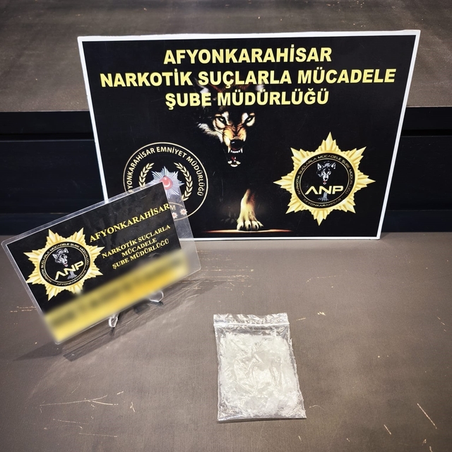 Kullandıkları araçta uyuşturucu ile yakalanan 2 kişi tutuklandı