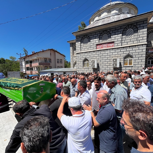 Kazada ölen tır sürücüsü toprağa verildi