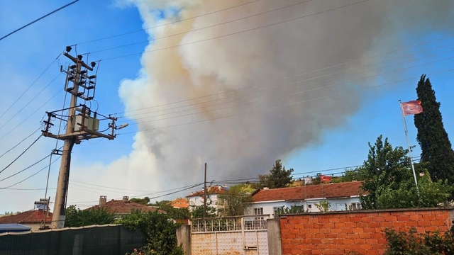Susurluk'taki orman yangınına havadan ve karadan yoğun müdahale