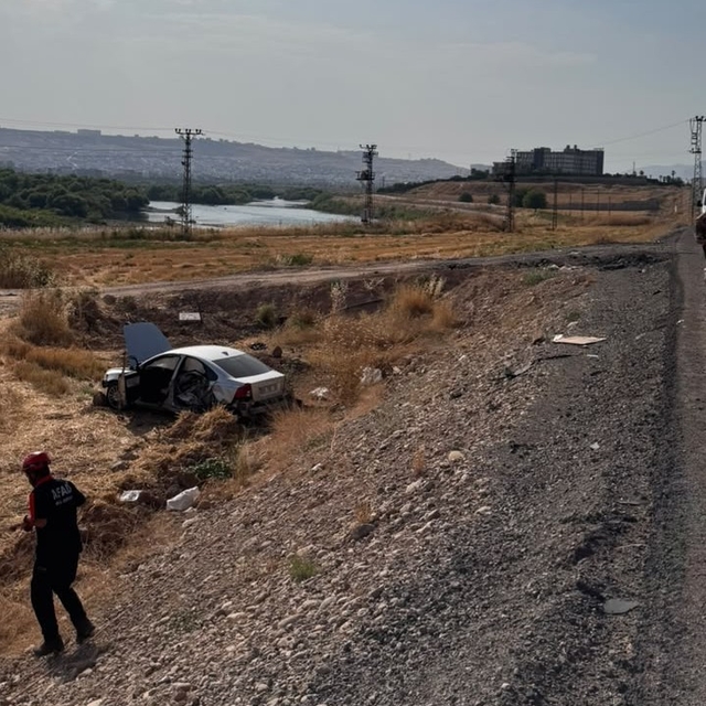 Cizre'de iki otomobil çarpıştı: 2 yaralı
