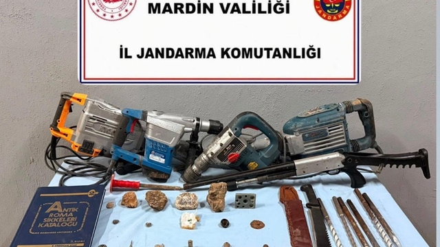 Mardin'de tarihi eser kaçakçılığı operasyonunda 1500 yıllık mozaik ele geçirildi