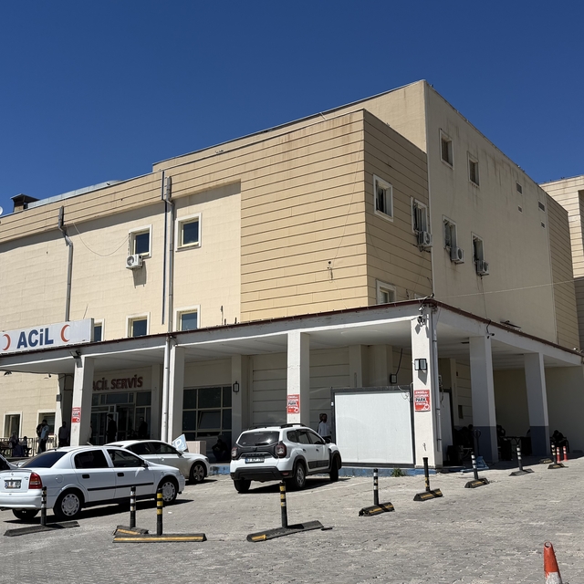 Siverek'te otomobil traktöre çarptı: 4 yaralı