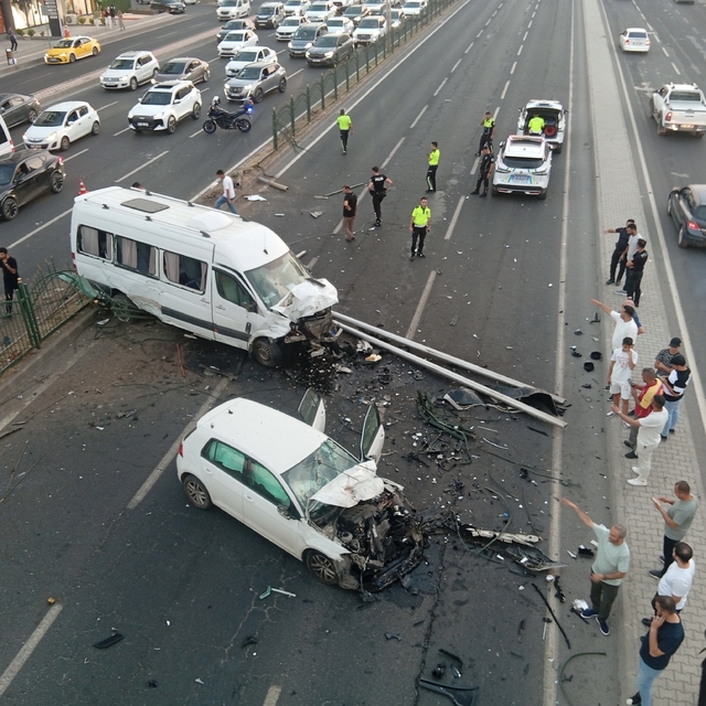 Diyarbakır'da feci kaza: 3 yaralı