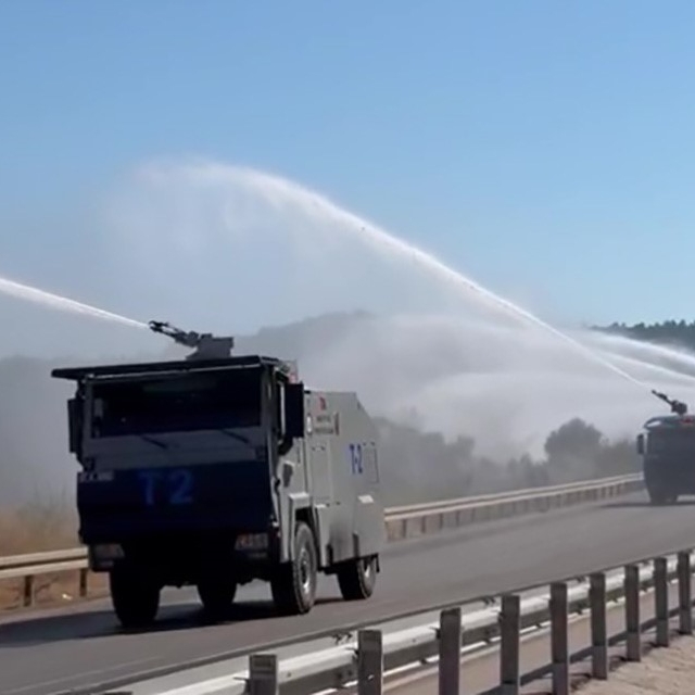 Kontrol altına alınan orman yangınında peş peşe sıralanan TOMA'ların müdaha...